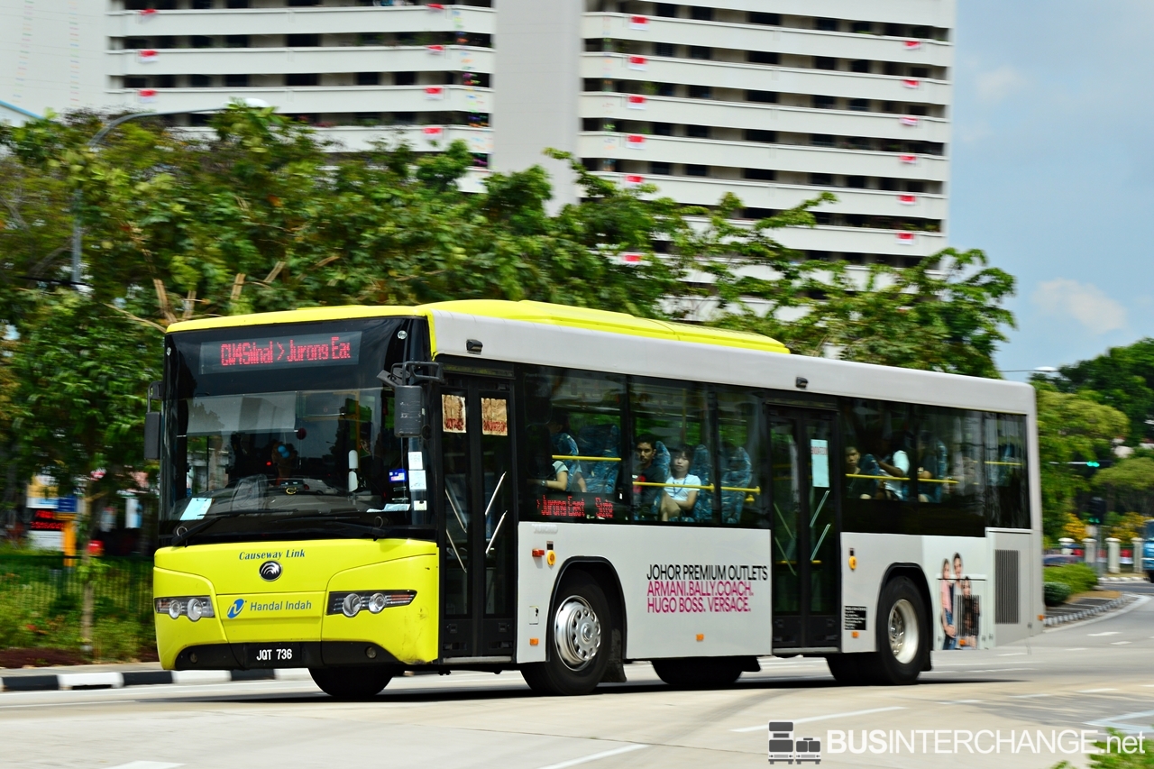 A Yutong ZK6118HG (JQT 736) operating on Causeway Link bus service CW4S